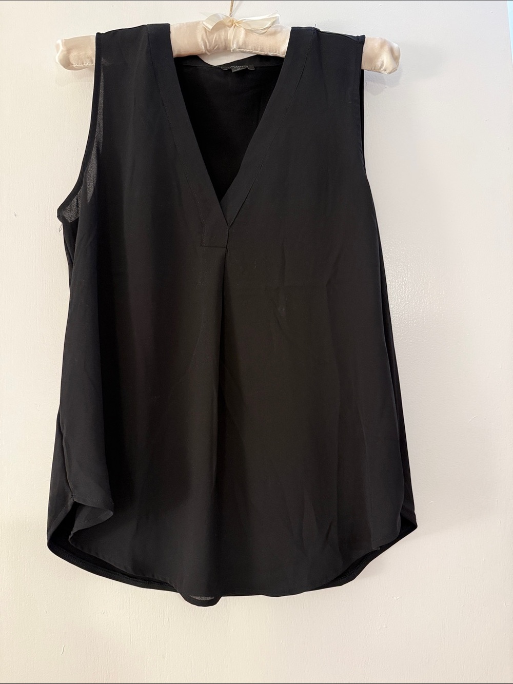 Ann Taylor Black V-Neck Sleeveless Camisole